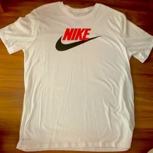 Men’s white Nike Tee- XL